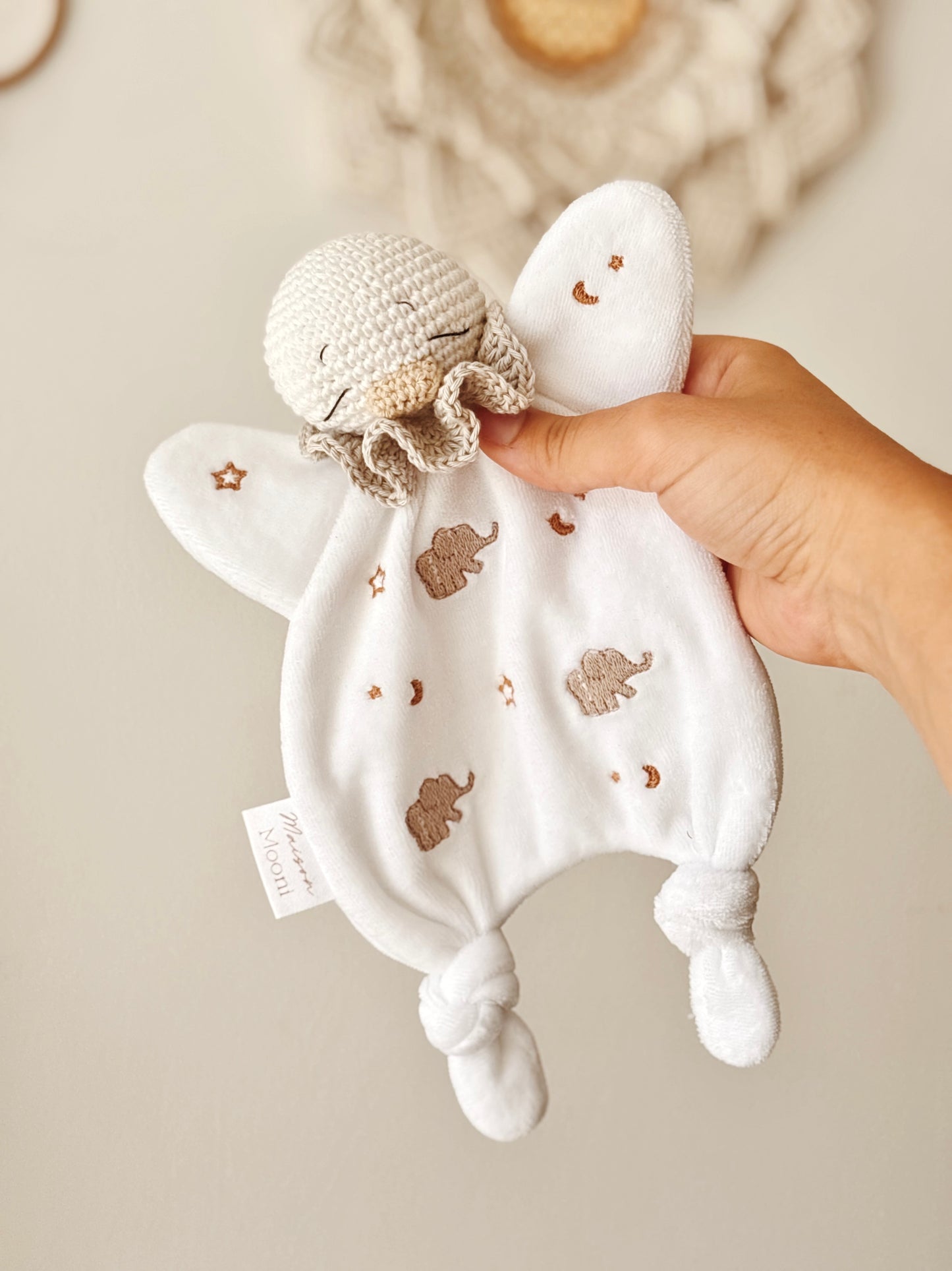 Doudou oie à motifs « Éléphants »
